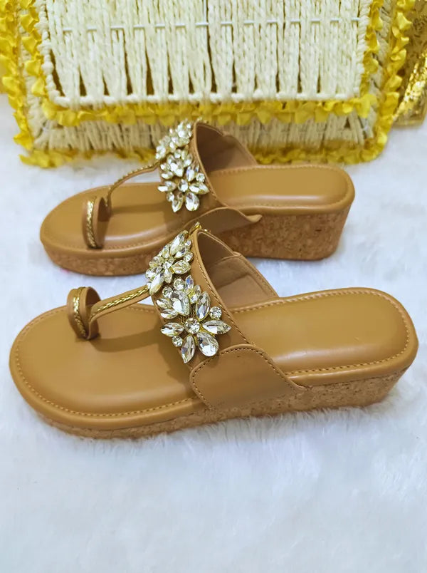 The Weaver's Gem Kolhapuri Wedges For Women | 2 Inches